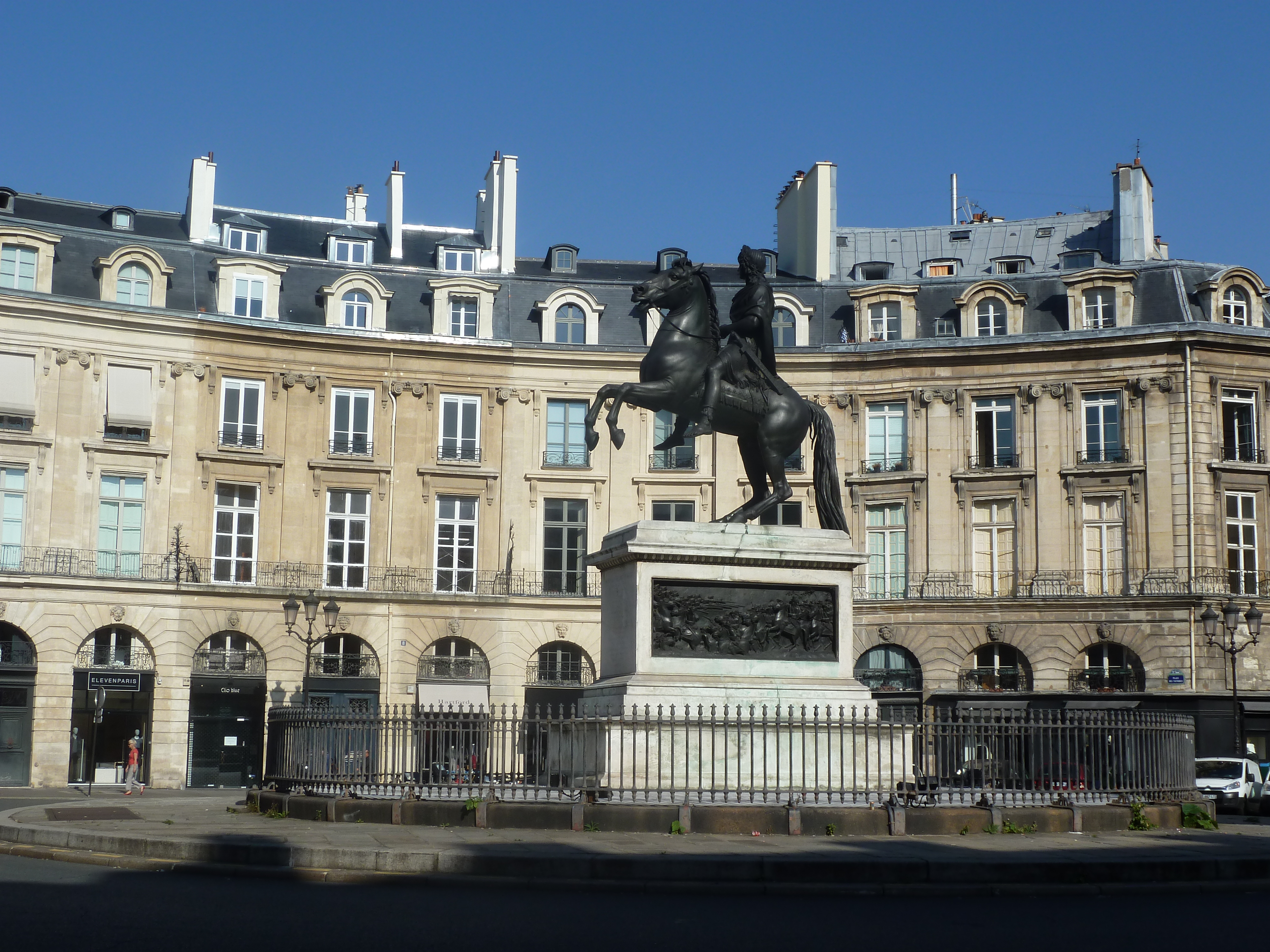 La place des Victoires à Paris, à proximité du bureau parisien d'Altus Conseil