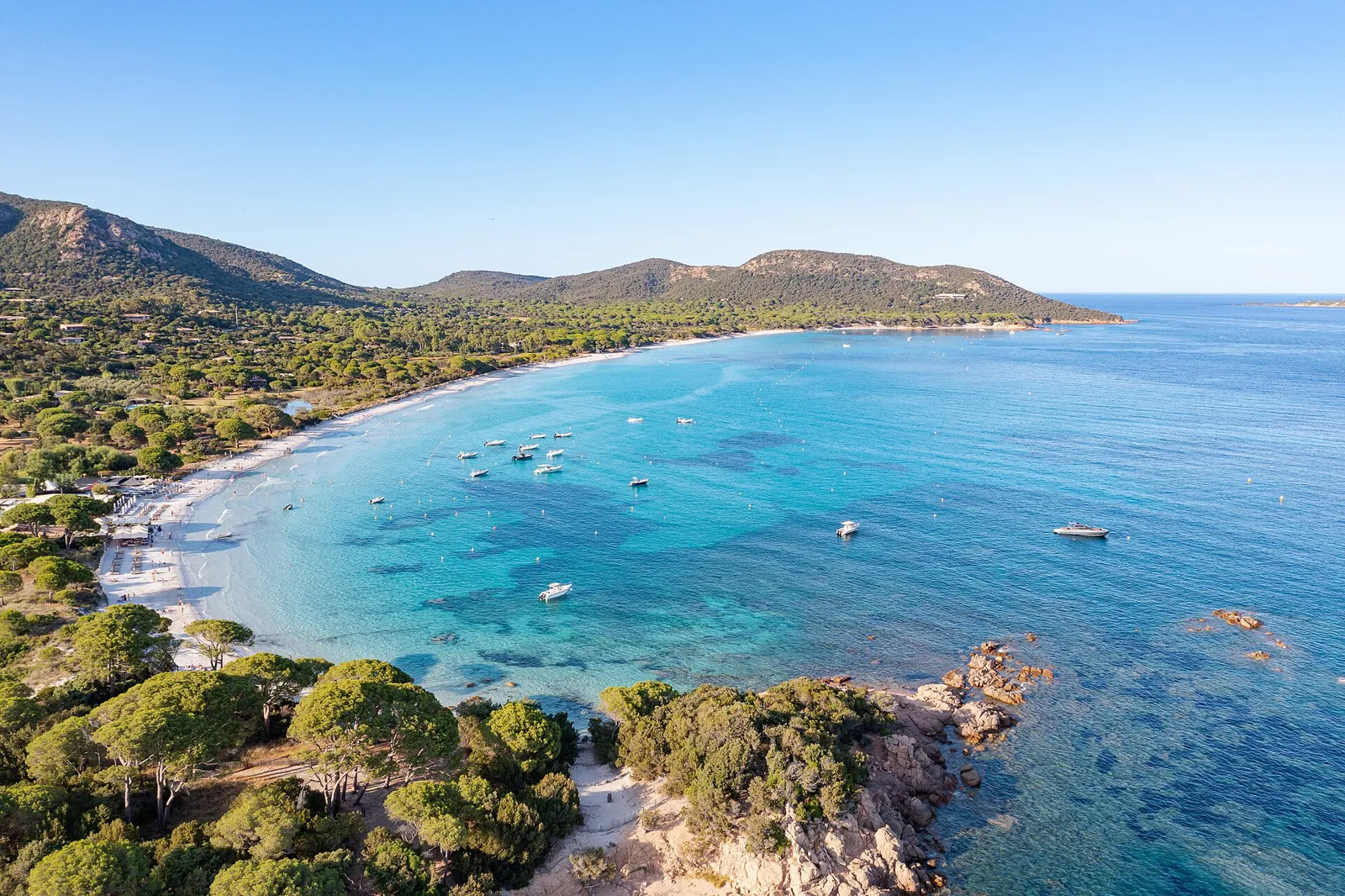 Vue aérienne de la plage de Palombaggia à Porto-Vecchio, littoral le plus prisé de Corse-du-Sud